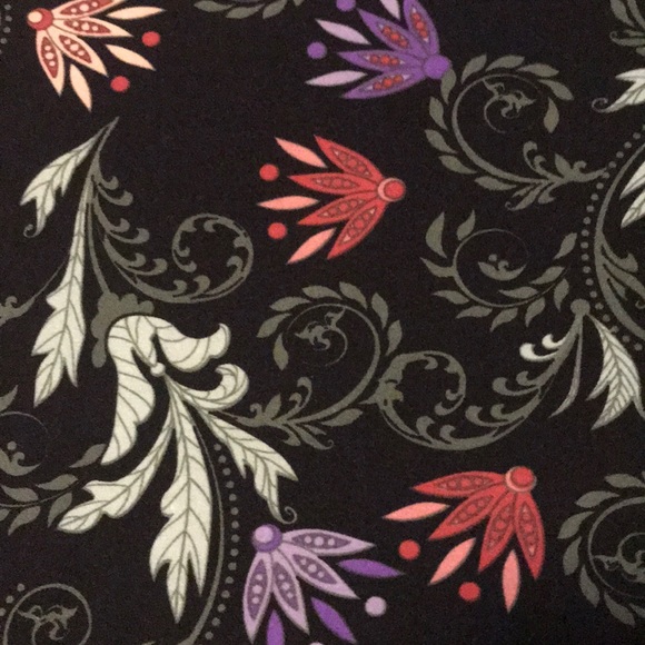 Lularoe Classic tee - Picture 3 of 3